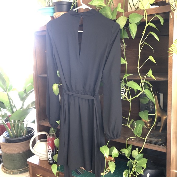 Vintage puff long sleeve Keyhole dress, black. - Picture 3 of 5